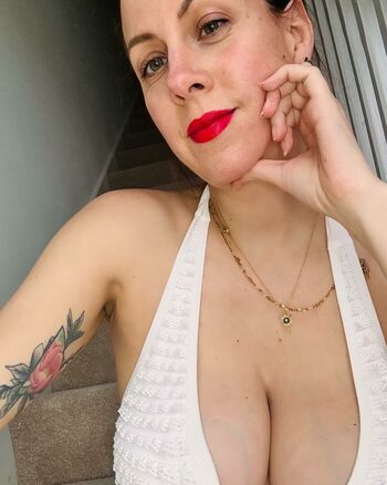 elleblackmagpie
