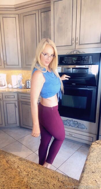 Ellehotmom