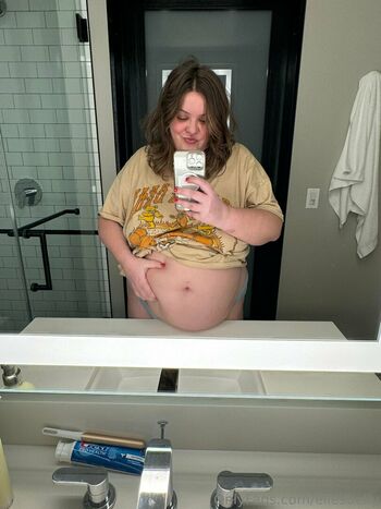 ellesbelly
