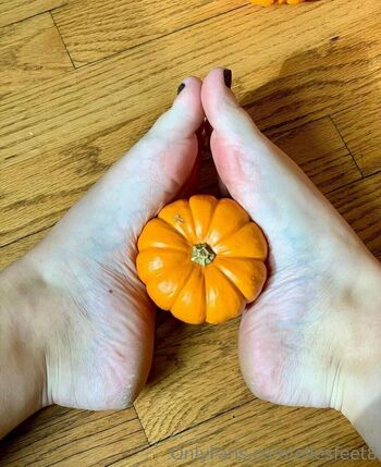 ellesfeet8