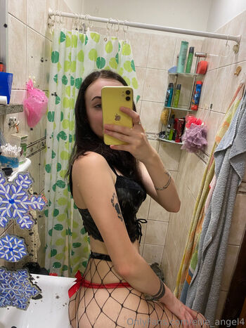 ellie_angel4