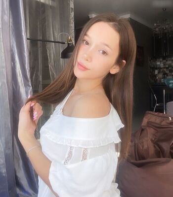 Ellie Leen