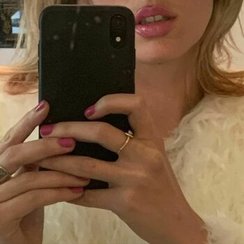 Ellie Rowsell