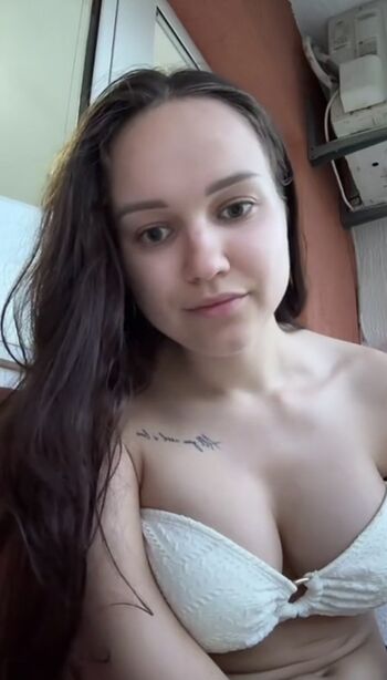 Ellielli Elligoinglive