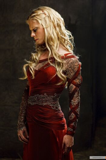 Emilia Fox