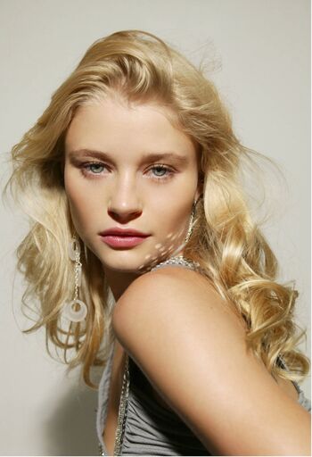 Emilie De Ravin