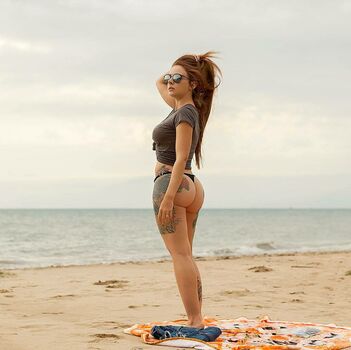 Emille Bee