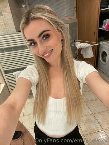 Emily Bellexx