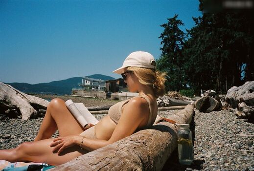 Emily Bett Rickards