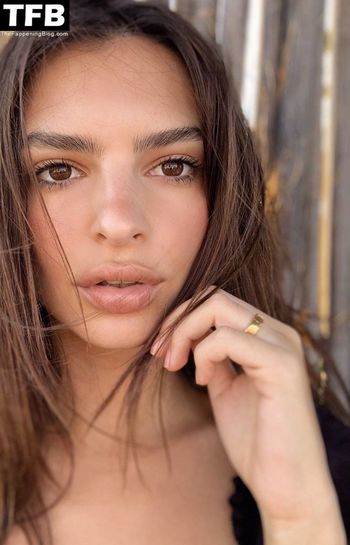 Emily Ratajkowski