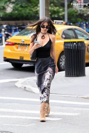 Emily Ratajkowski