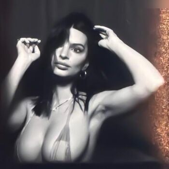 Emily Ratajkowski