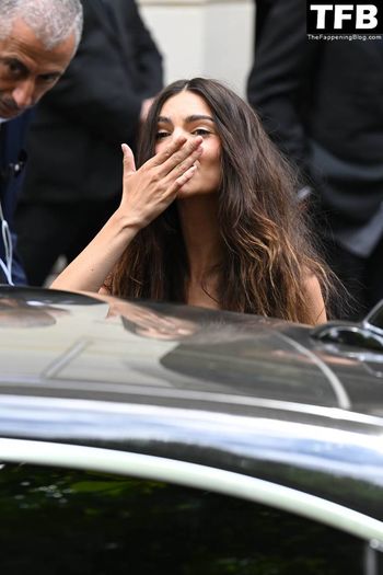 Emily Ratajkowski