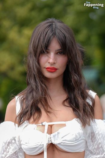 Emily Ratajkowski