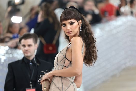 Emily Ratajkowski