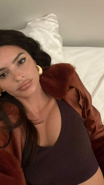 Emily Ratajkowski