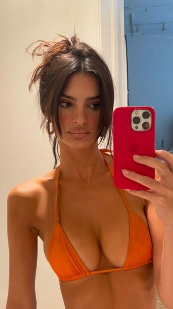 Emily Ratajkowski