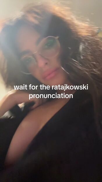 Emily Ratajkowski