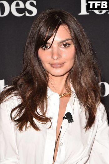 Emily Ratajkowski