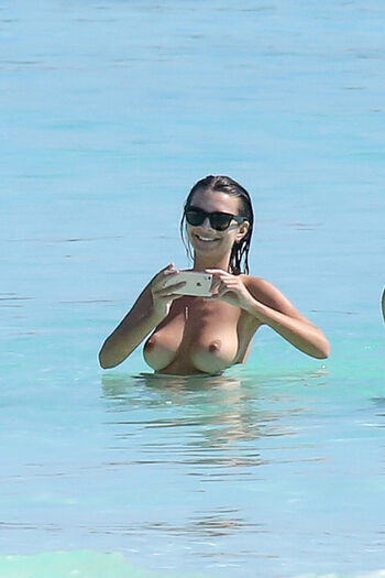 Emily Ratajkowski