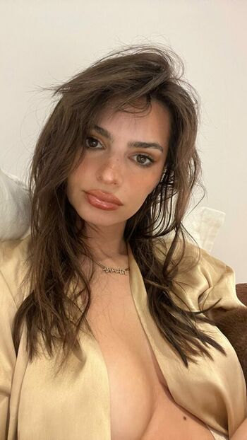 Emily Ratajkowski