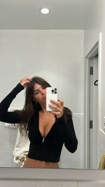Emily Ratajkowski