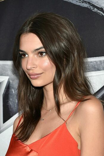 Emily Ratajkowski