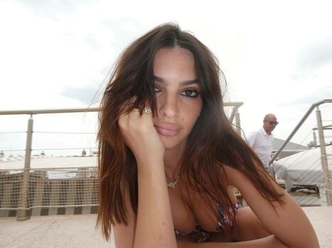 Emily Ratajkowski