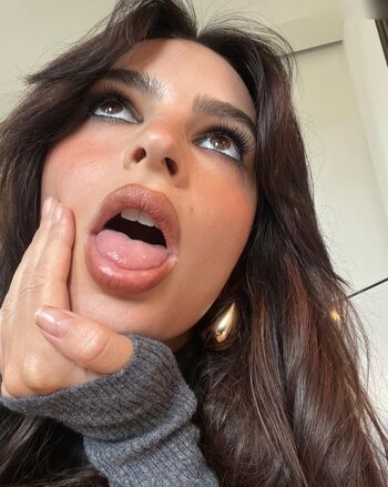 Emily Ratajkowski