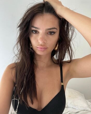 Emily Ratajkowski