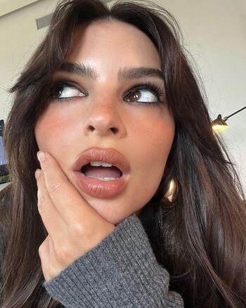 Emily Ratajkowski