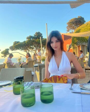 Emily Ratajkowski