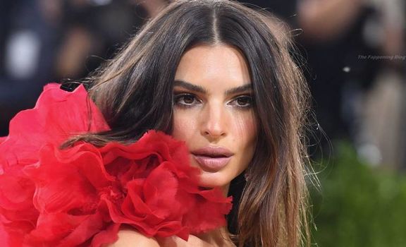 Emily Ratajkowski