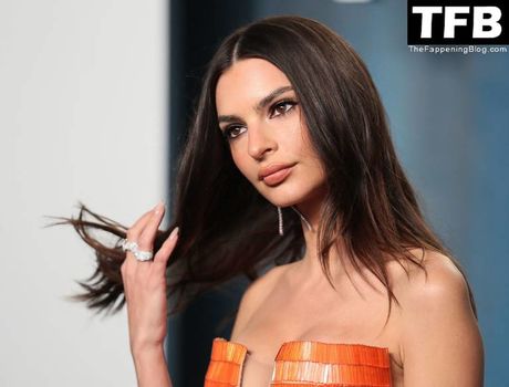 Emily Ratajkowski
