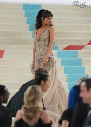 Emily Ratajkowski
