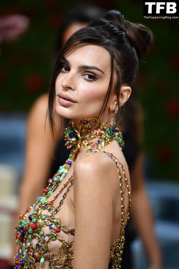 Emily Ratajkowski
