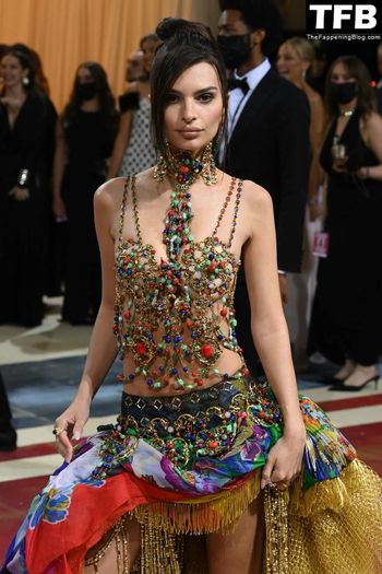 Emily Ratajkowski