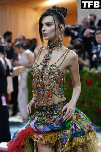 Emily Ratajkowski