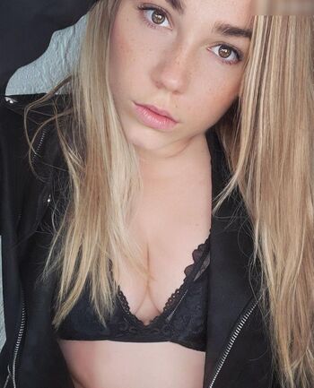 Emmadizzy / Emma_arty