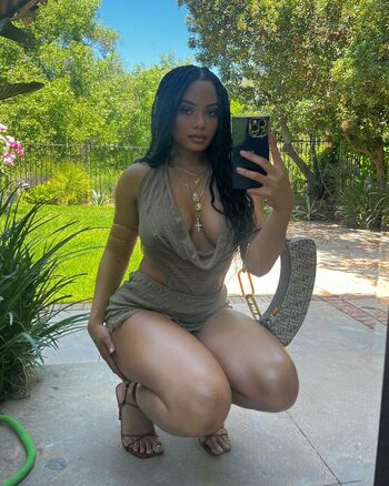 Essence Tatiana