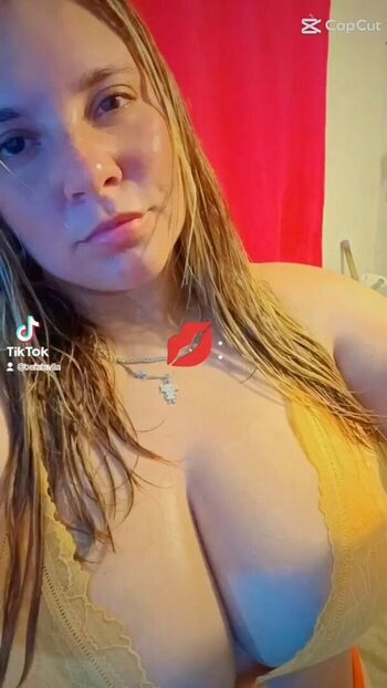 Estefani Favila