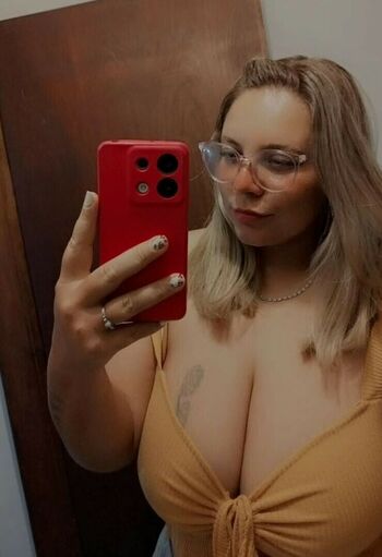 Estefani Favila