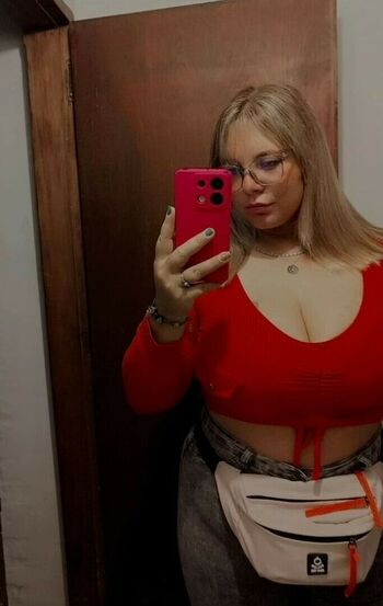 Estefani Favila