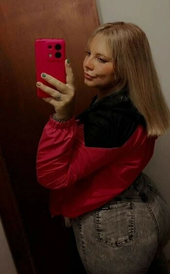 Estefani Favila