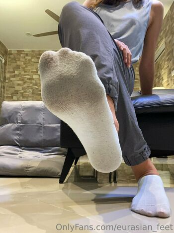 eurasian_feet