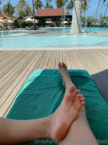 eurasian_feet