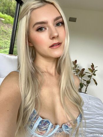 Eva Elfie