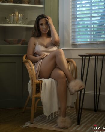 Eva Lovia