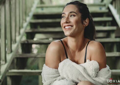 Eva Lovia