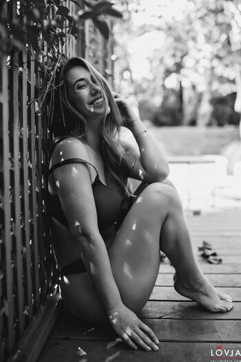 Eva Lovia